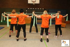 Frauen trainieren mit Terra-Bändern