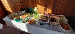 Das Essen beim Dinner in Weiß